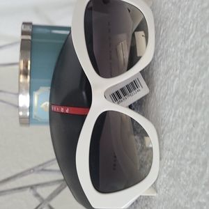 New prada symbole sunglasses . Too large for me😎